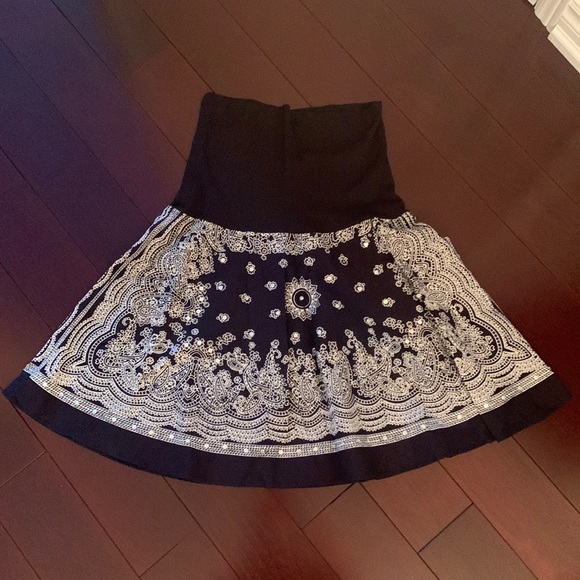 Black skirt - Picture 1 of 2